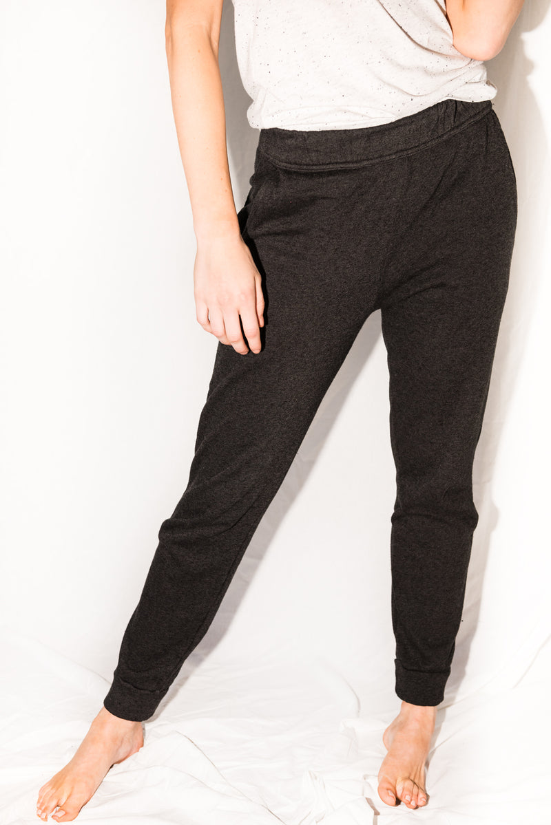 Women's French Terry Cuff Bottom Back Pocket Sweatpant — Black